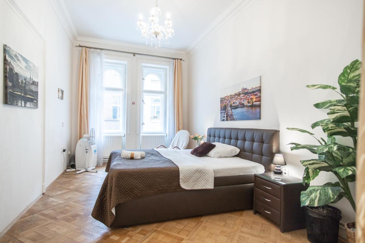 Prague Palace - Wenceslas Square Экстерьер фото