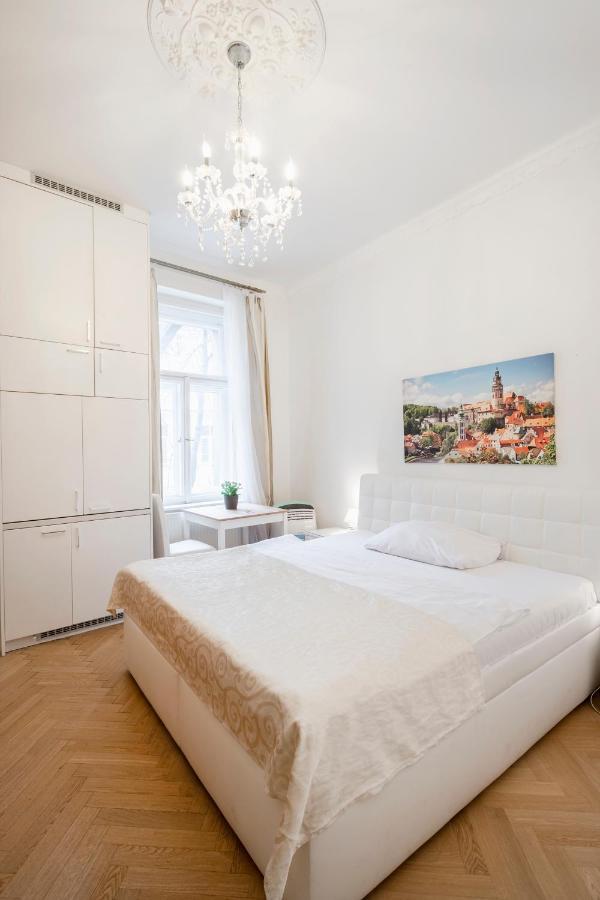 Prague Palace - Wenceslas Square Экстерьер фото