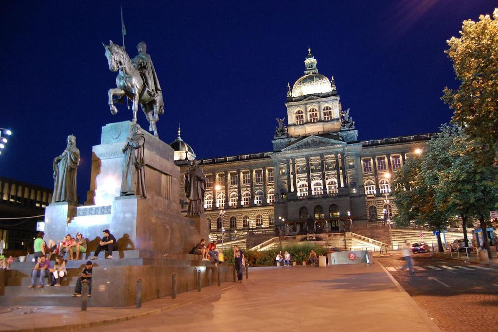Prague Palace - Wenceslas Square Экстерьер фото